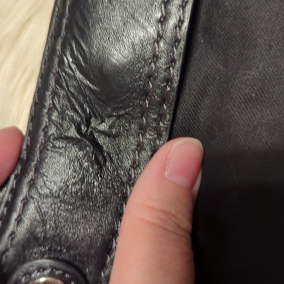 **free with any purchase* Thirty-one black base purse - Picture 4 of 4